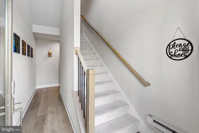 Building Photo - 908 Laurens Aly