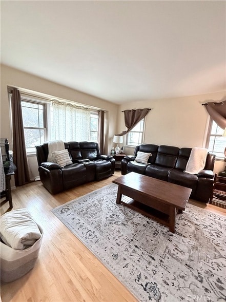 Building Photo - 970 W 8th St