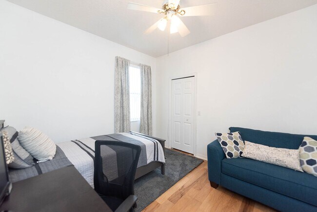 Building Photo - Beautiful Home in Satellite Beach including Lawncare and Community Pool