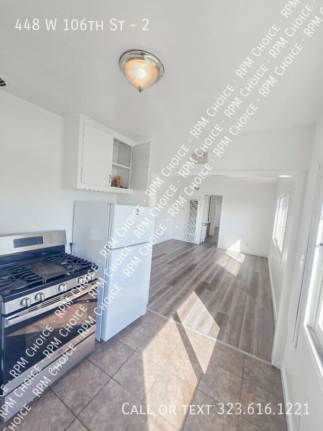 Building Photo - 448 W 106th St