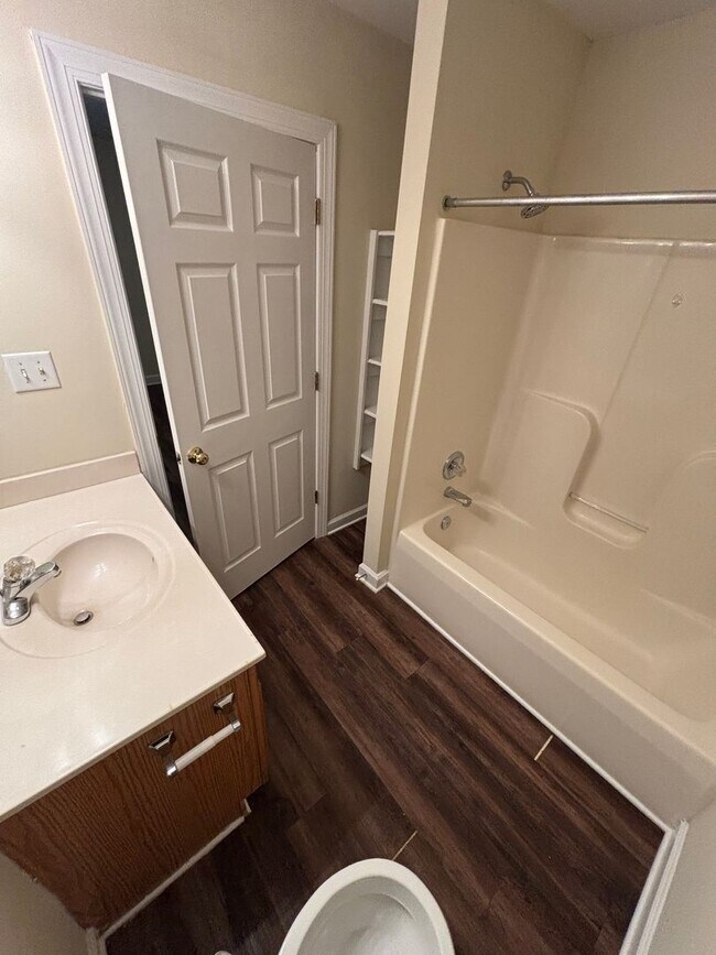 Building Photo - 5221 Westpine Ct