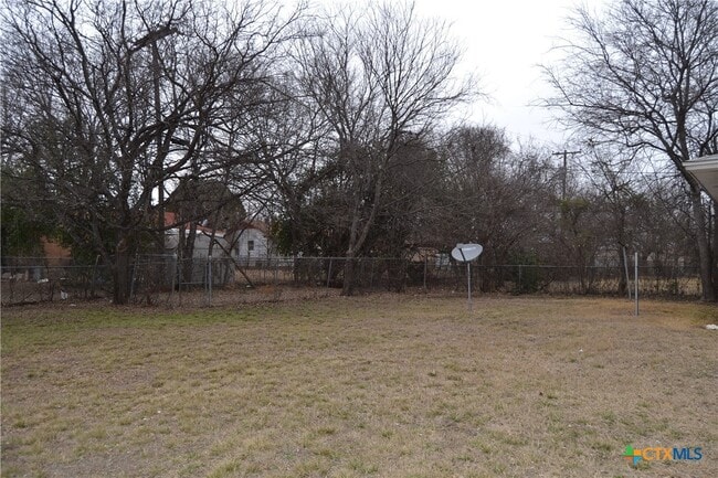 Building Photo - 1323 Gardenia Ave