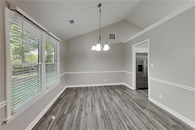 Building Photo - 5665 Enchantress Ln NE