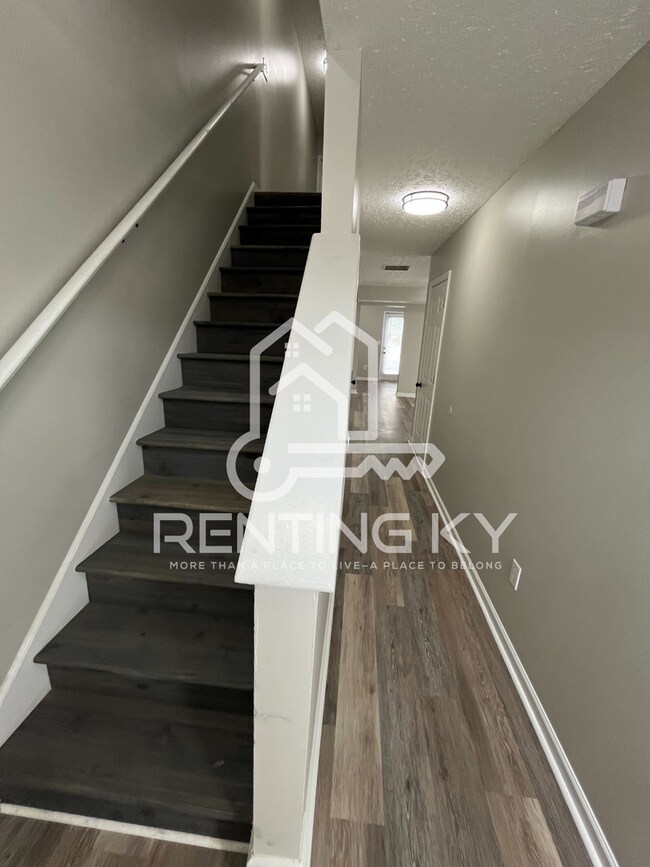 Building Photo - Newly Renovated 3-Bed, 2.5-Bath Townhome with Garage!