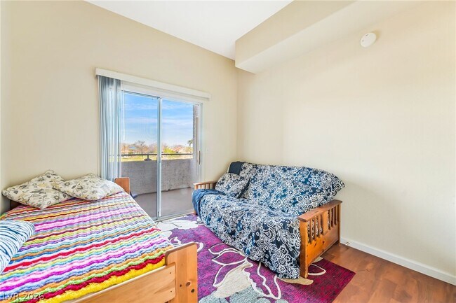 Building Photo - 3125 N Buffalo Dr