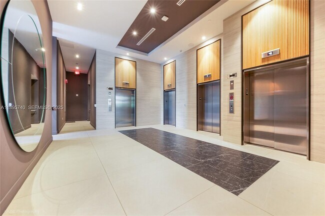 Building Photo - 9600 S Dixie Hwy