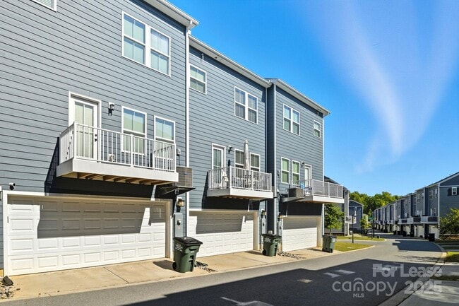 Building Photo - 1335 Ashbury St