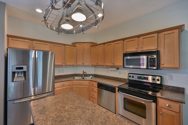 Building Photo - Stunning Row End Townhome In Excellent Loc...