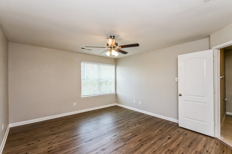 Building Photo - 8916 Highland Orchard Dr