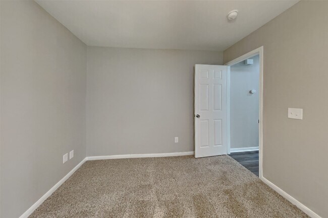 Building Photo - 19018 Oakway Dr