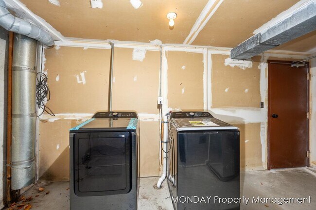 Building Photo - 945-947 Lancashire Ct SE