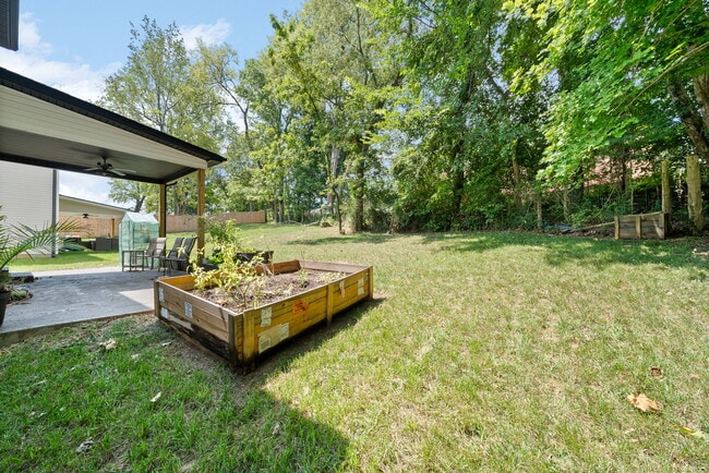 Building Photo - 418 Oak St