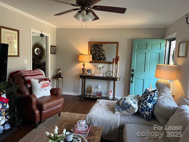 Building Photo - 5531 Farmbrook Dr
