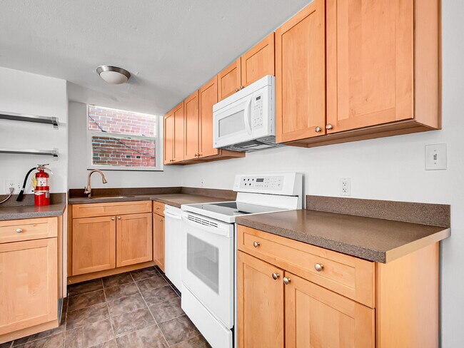 Building Photo - $1,550, 1 bed, 1 bath apartent near wash p...