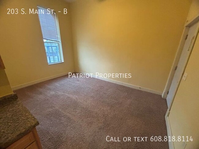 Building Photo - 1 bedroom/ 1 bath apartment in Jefferson, WI