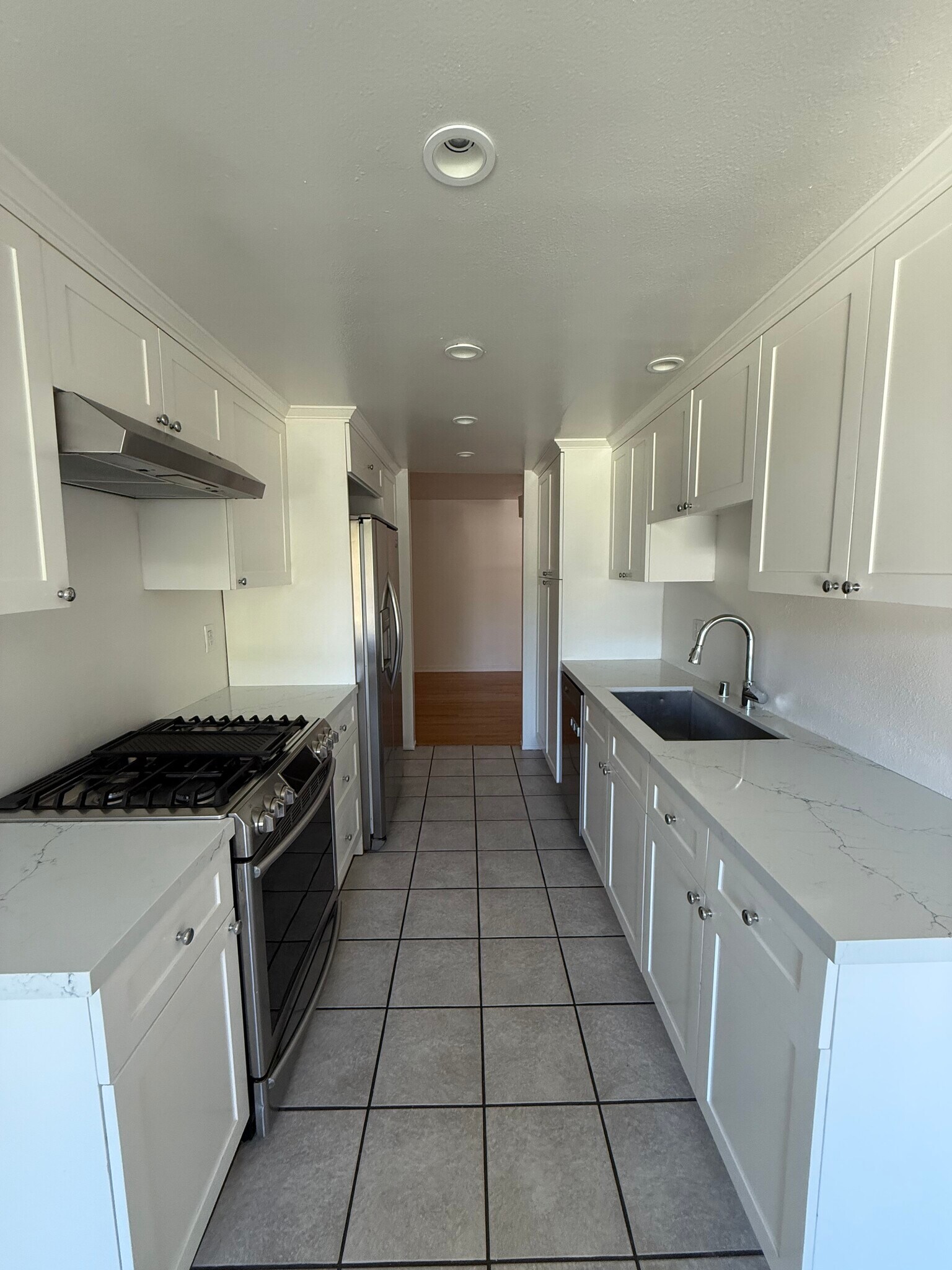 Building Photo - 1758 Palisades Dr