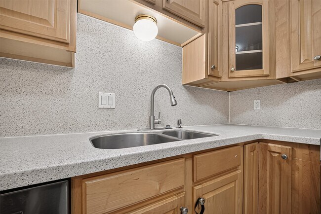 Building Photo - 10383 Briar Forest Dr