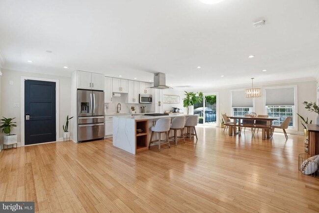 Building Photo - 510 Moat Way