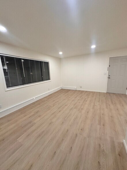 Building Photo - 105 E Peach St