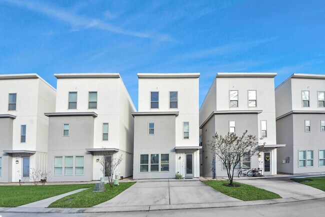 Building Photo - 18716 Centro Main St