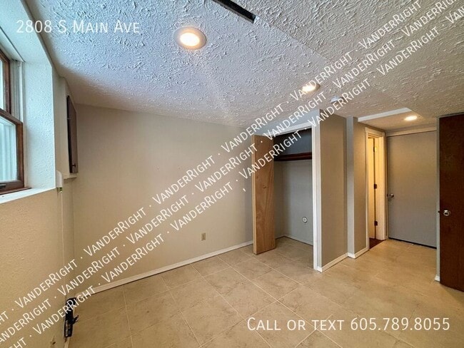 Building Photo - 2808 S Main Ave