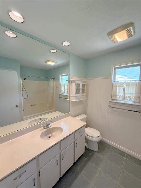 Building Photo - 2631 Oak Meadow Dr