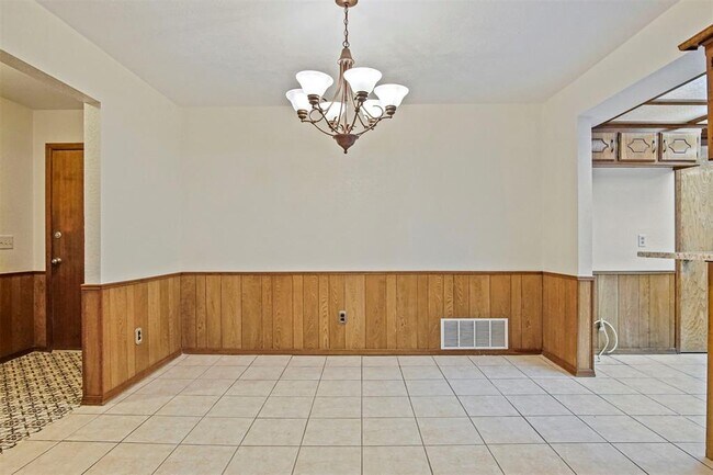 Building Photo - 1125 N Patterson Dr