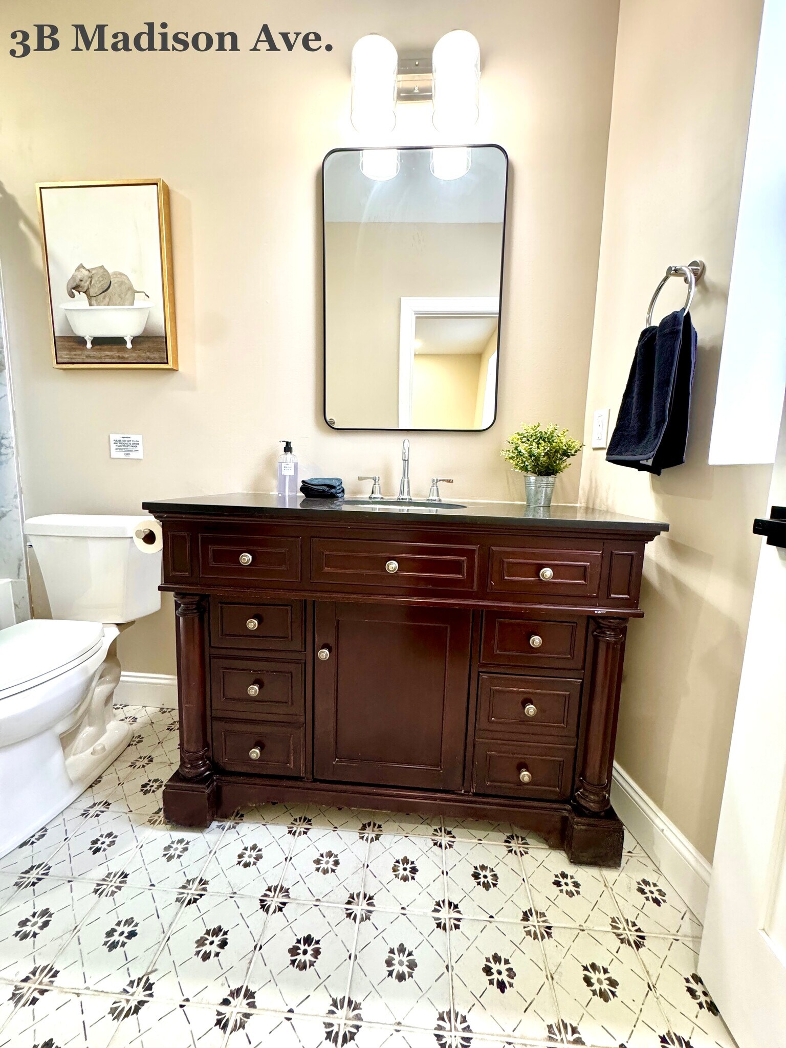 Private full bathroom - 1906 Madison Ave