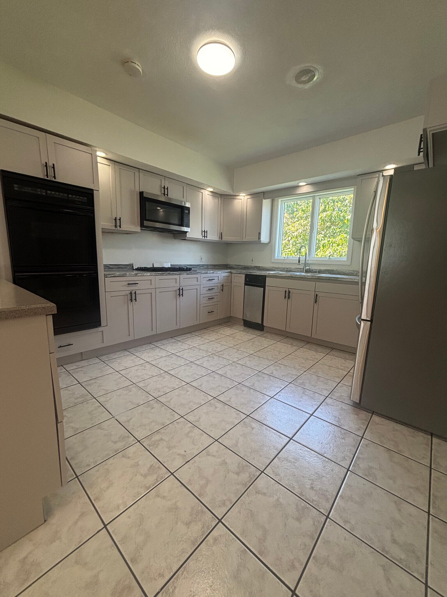 Building Photo - 33 Appleton St