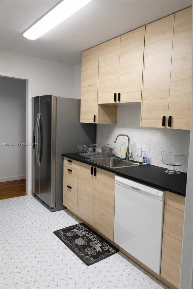 Building Photo - 5800 SW 61st St