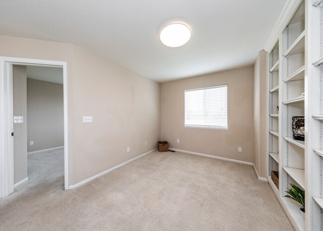 Building Photo - Charming 3 Bed, 2.5 bath in Northgate in D20