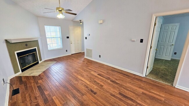 Building Photo - West Knoxville 37923 - 2 bedroom, 2 bath condo - Contact Ryan Fogarty (865) 333-4840