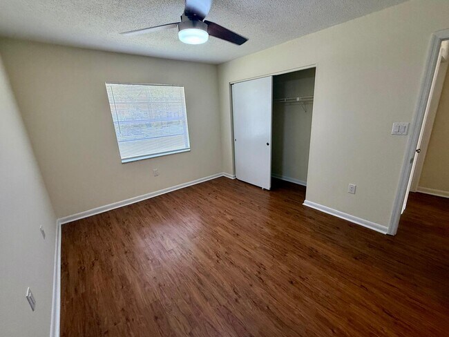 Building Photo - 2079 Santiago Way N