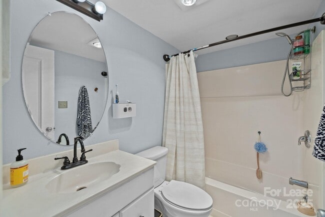 Building Photo - 222 Riverview Terrace
