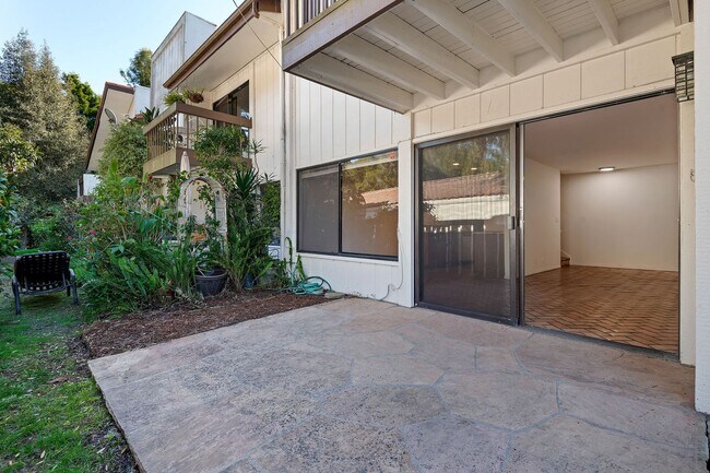 Building Photo - This wonderful East Beach Townhome Awaits!