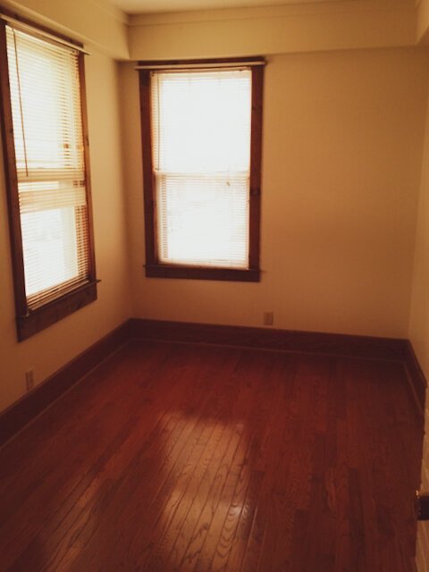 Building Photo - 102 E Kingsley St