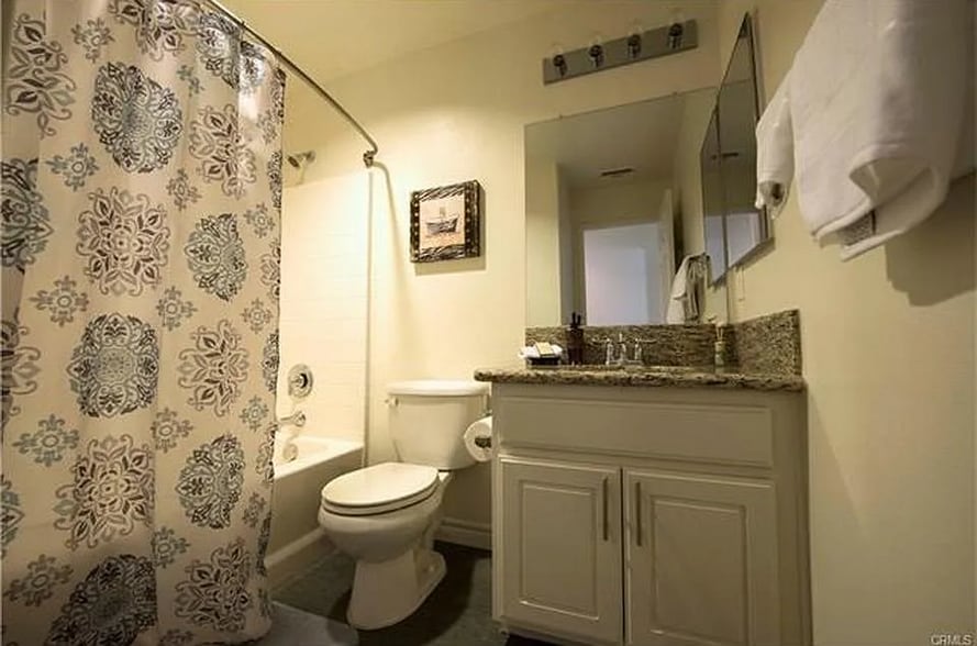 Bathroom - 3984 Polk St