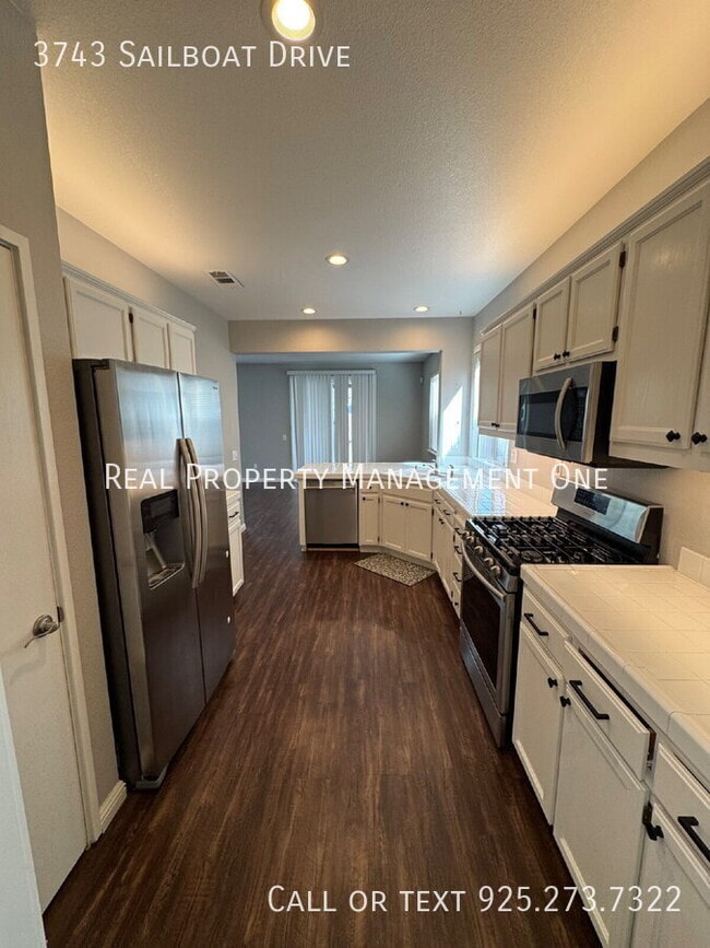 Building Photo - 3743 Sailboat Dr