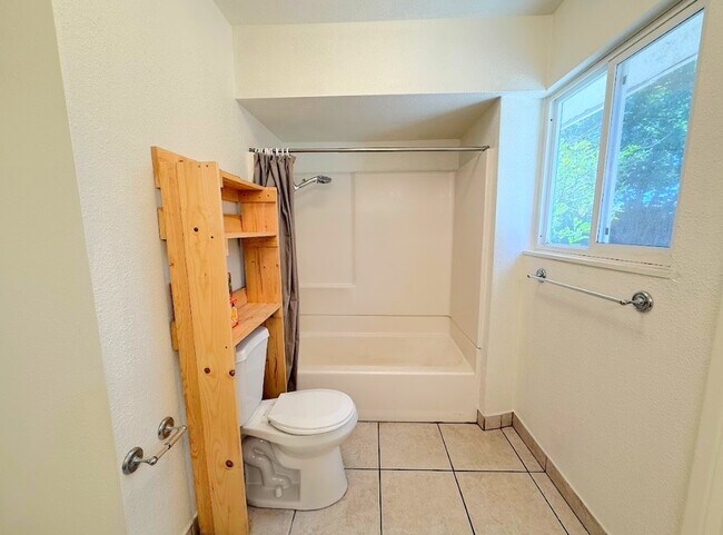 Building Photo - 2972 Bedford Dr