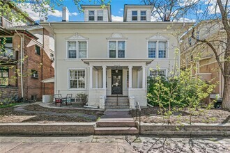 Building Photo - Cozy Cap Hill Studio Unit in Beautiful Con...