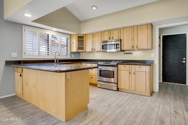Building Photo - 16035 N 10th St
