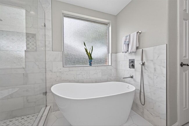 Building Photo - 3329 Oak Dale Way