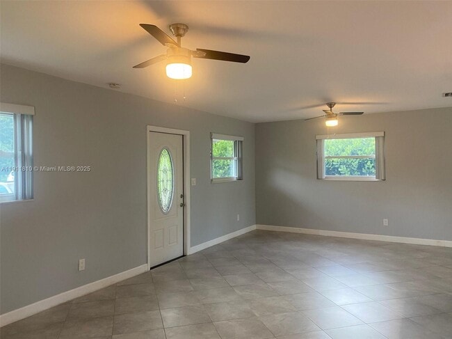 Building Photo - 6255 SW 62nd Ct