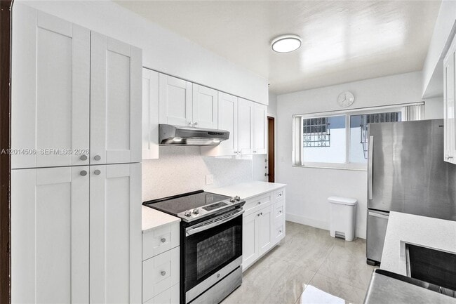 Building Photo - 2420 SW 16th St