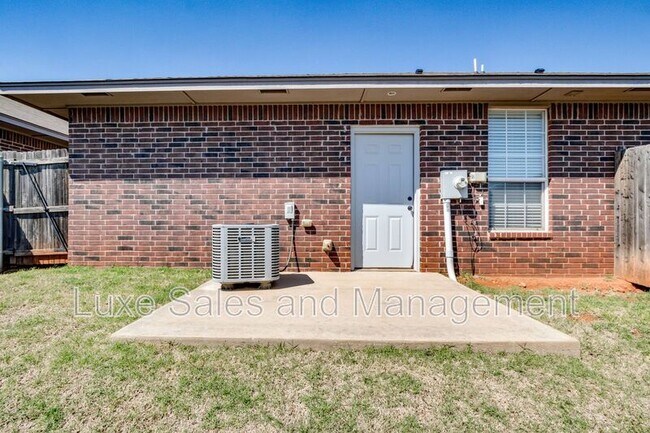 Building Photo - 1308 Garden Gate Dr