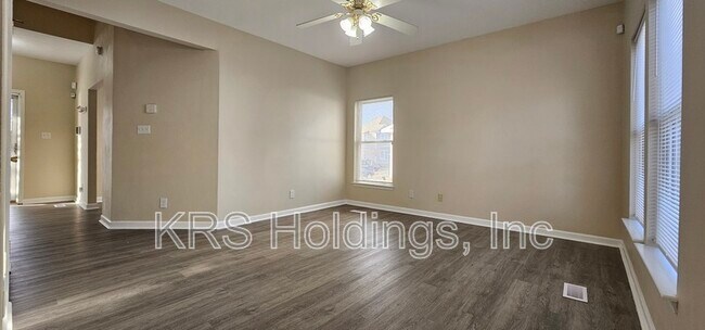 Building Photo - 820 Maltby Cres