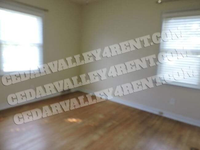 Building Photo - 2 bedroom, 1 bath house