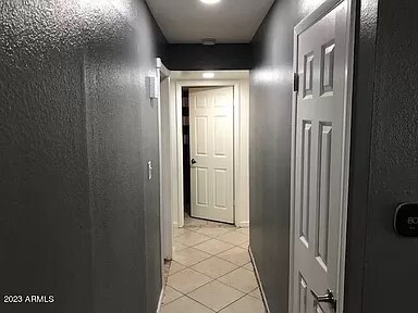 Building Photo - 4025 E St Charles Ave