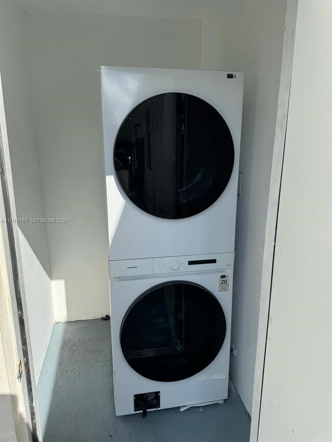 Building Photo - 13361 SW 9th Ct