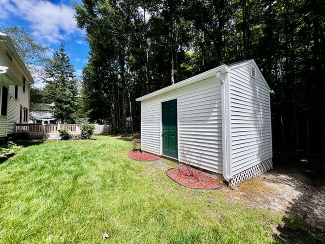 Building Photo - OPEN HOUSE SUNDAY THE 21ST 1PM-3PM! Move-In Special: Receive $1,300 off your first full month’s r...